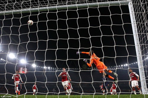 Arsenal mất điểm s&acirc;n nh&agrave;, Everton bị loại khỏi Europa League - Ảnh 3.