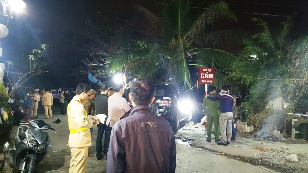 Xe Fortuner lao vào "chợ cóc" tông 3 người thương vong