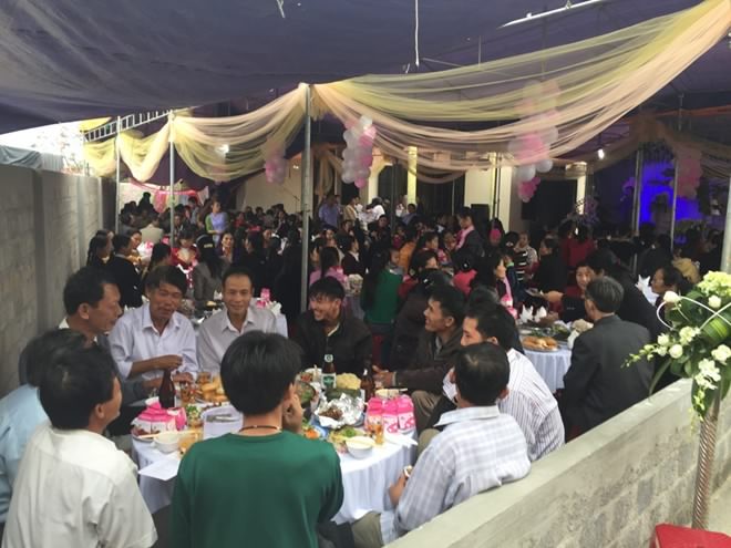 Sau dự tiệc cưới, gần 20 người nhập viện vì ngộ độc