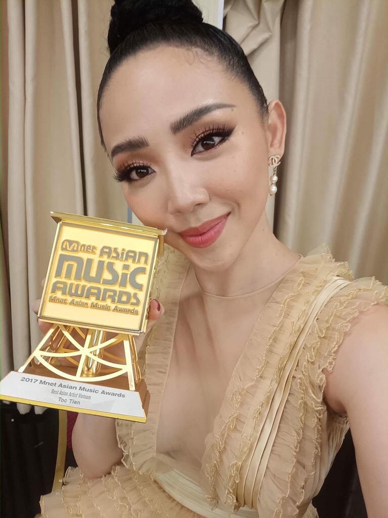 T&oacute;c Ti&ecirc;n nhận giải MAMA 2017  - Ảnh 1.