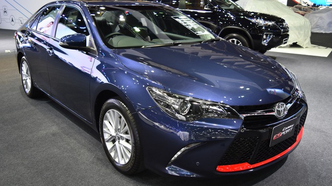 Camry phiên bản thể thao có giá 1,081 tỉ đồng