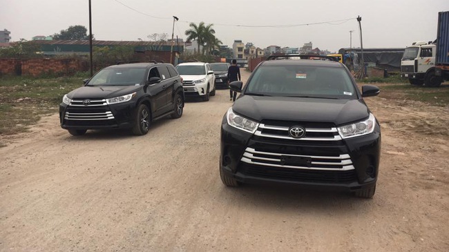 Toyota Highlander 2017 về Việt Nam ngày giáp Tết