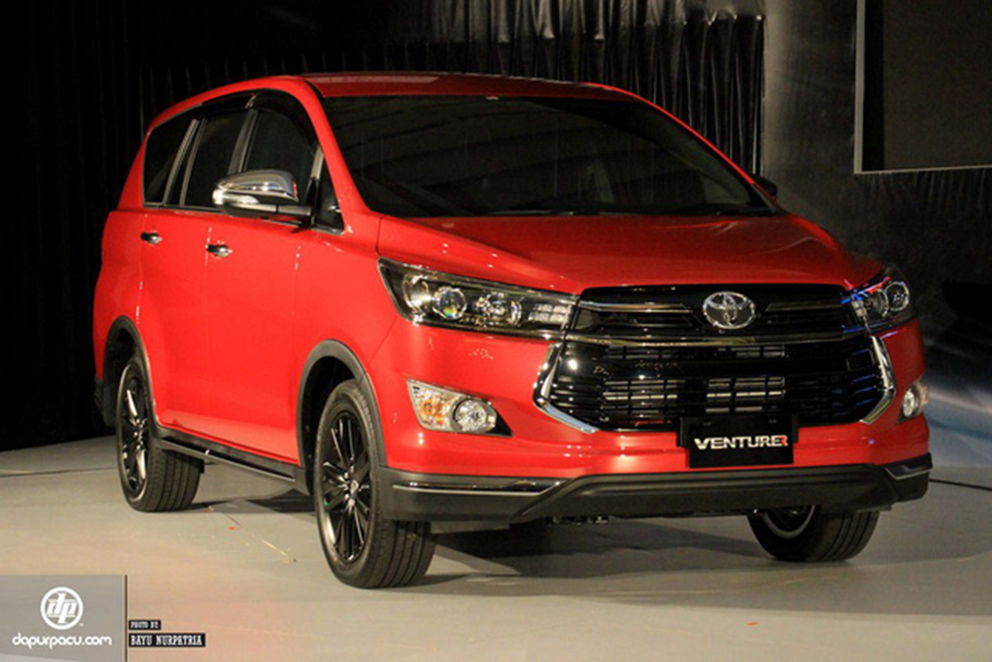 Toyota Innova bản Venturer cao cấp trình làng