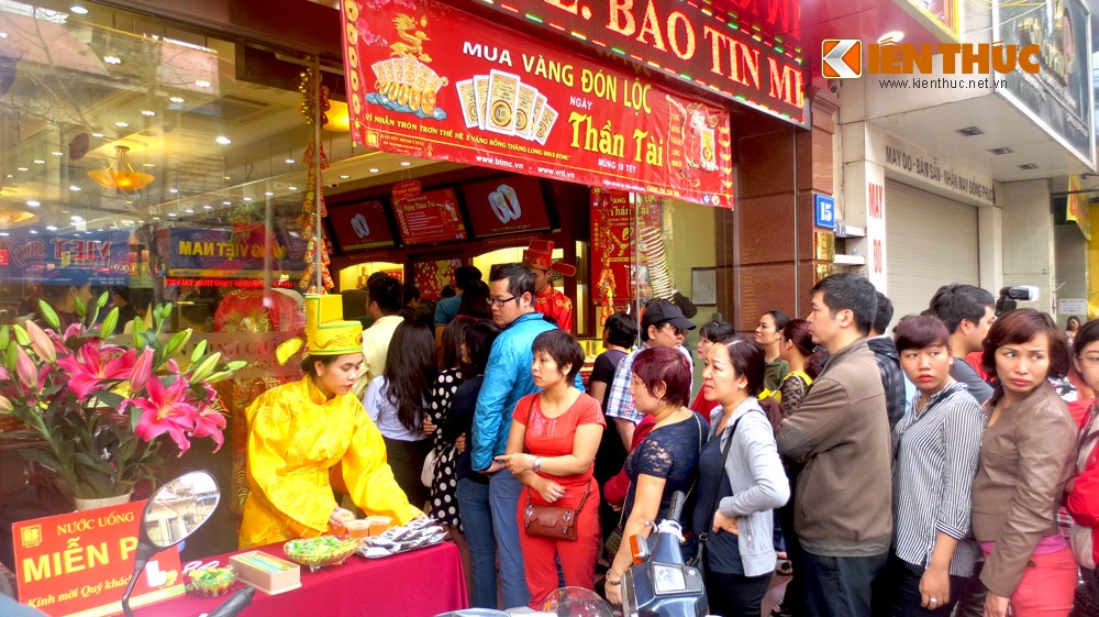 Vì sao nhiều người muốn mua vàng ngày vía Thần tài?