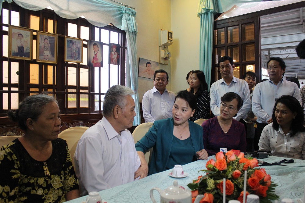 Chủ tịch Quốc hội: Người c&oacute; c&ocirc;ng phải sống ng&agrave;y c&agrave;ng tốt hơn - Ảnh 3.