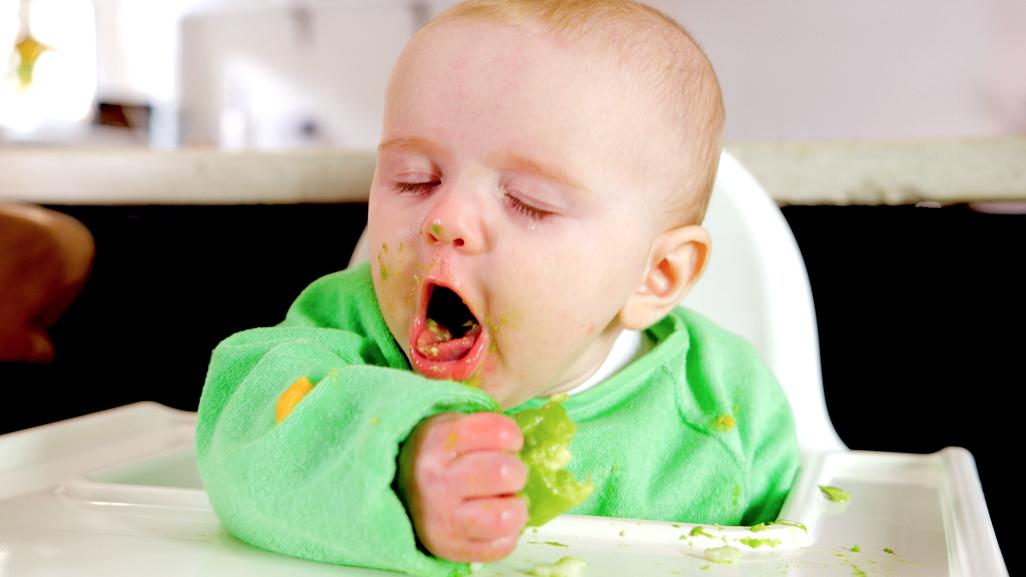 B&iacute; quyết l&agrave;m cho trẻ hết &ldquo;kinh h&atilde;i&rdquo; khi bị &eacute;p ăn - Ảnh 1.
