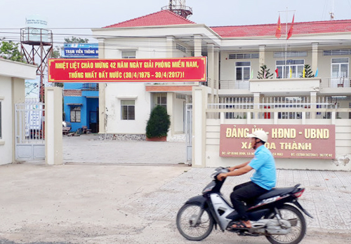 Kỷ luật ph&oacute; b&iacute; thư x&atilde; &ldquo;k&yacute; gửi&rdquo; vợ v&agrave;o hộ ngh&egrave;o - Ảnh 1.