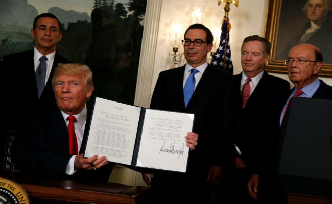 Tổng thống Donald Trump ra "đòn" với Trung Quốc