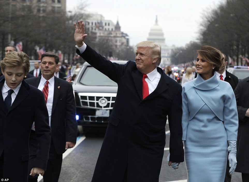 Ông Trump dẫn đầu đoàn diễu hành nhậm chức