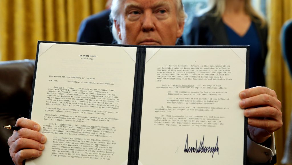 10 sắc lệnh làm xáo trộn thế giới của ông Trump
