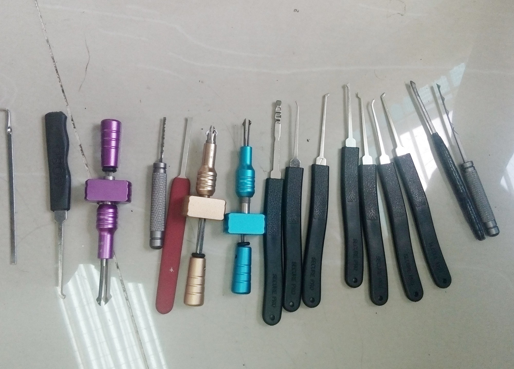 Bắt băng nhóm trộm 29 xe máy trong 2 tháng - Ảnh 2.