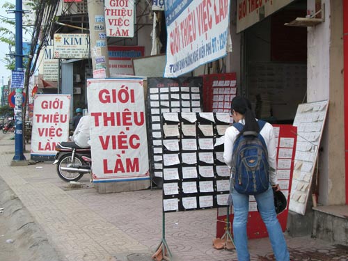 Cảnh giác với trung tâm giới thiệu việc... lừa