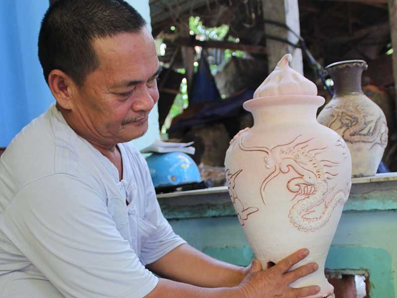 Truyền nhân nức tiếng làng gốm Mỹ Thiện