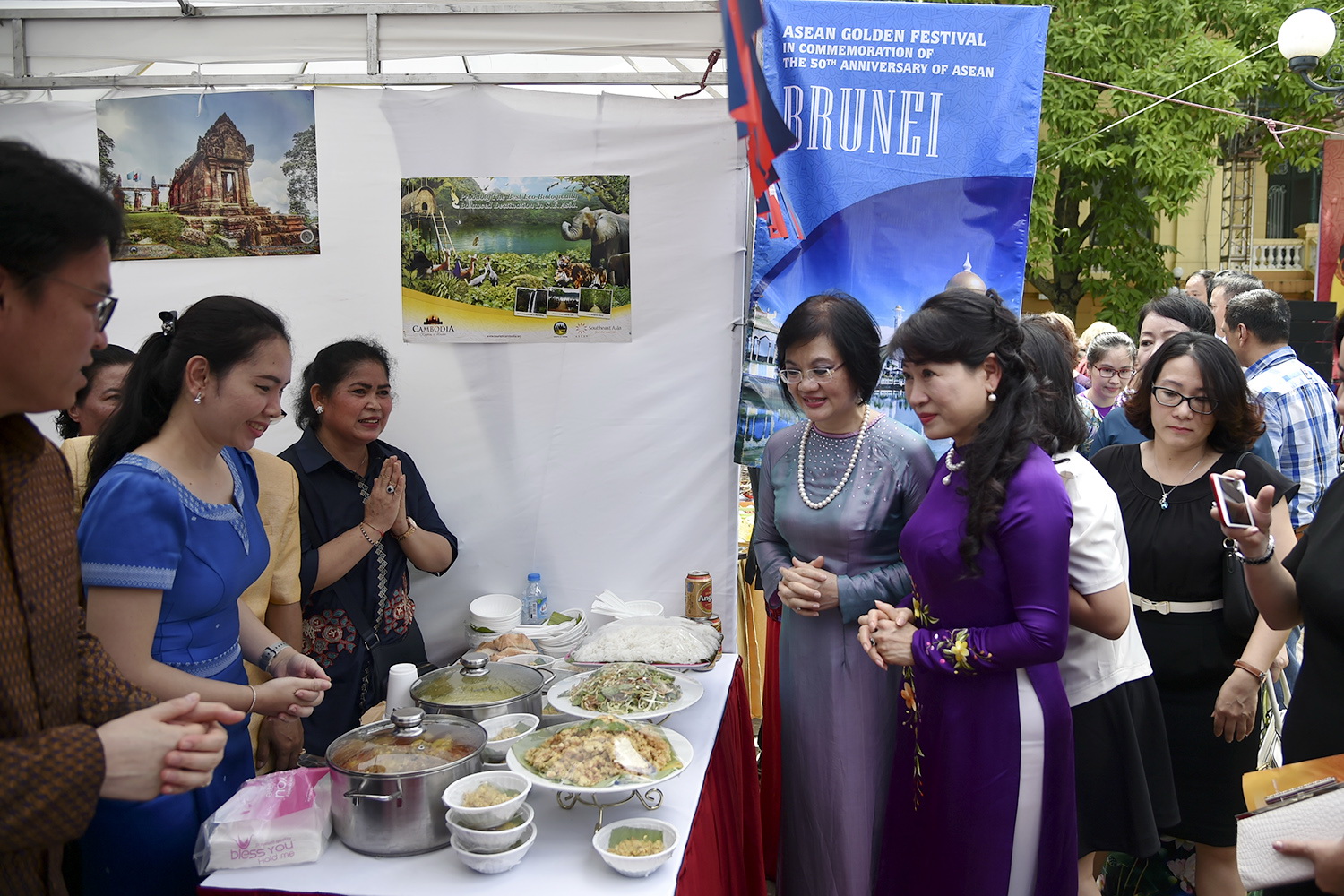 Phu nhân Thủ tướng dự Lễ hội Vàng ASEAN - Ảnh 1.
