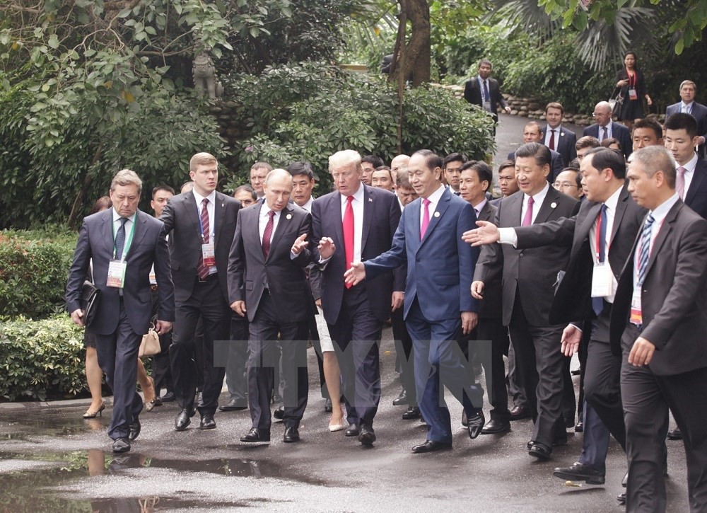 APEC 2017: Các nhà lãnh đạo APEC vui vẻ đi dạo, chụp hình