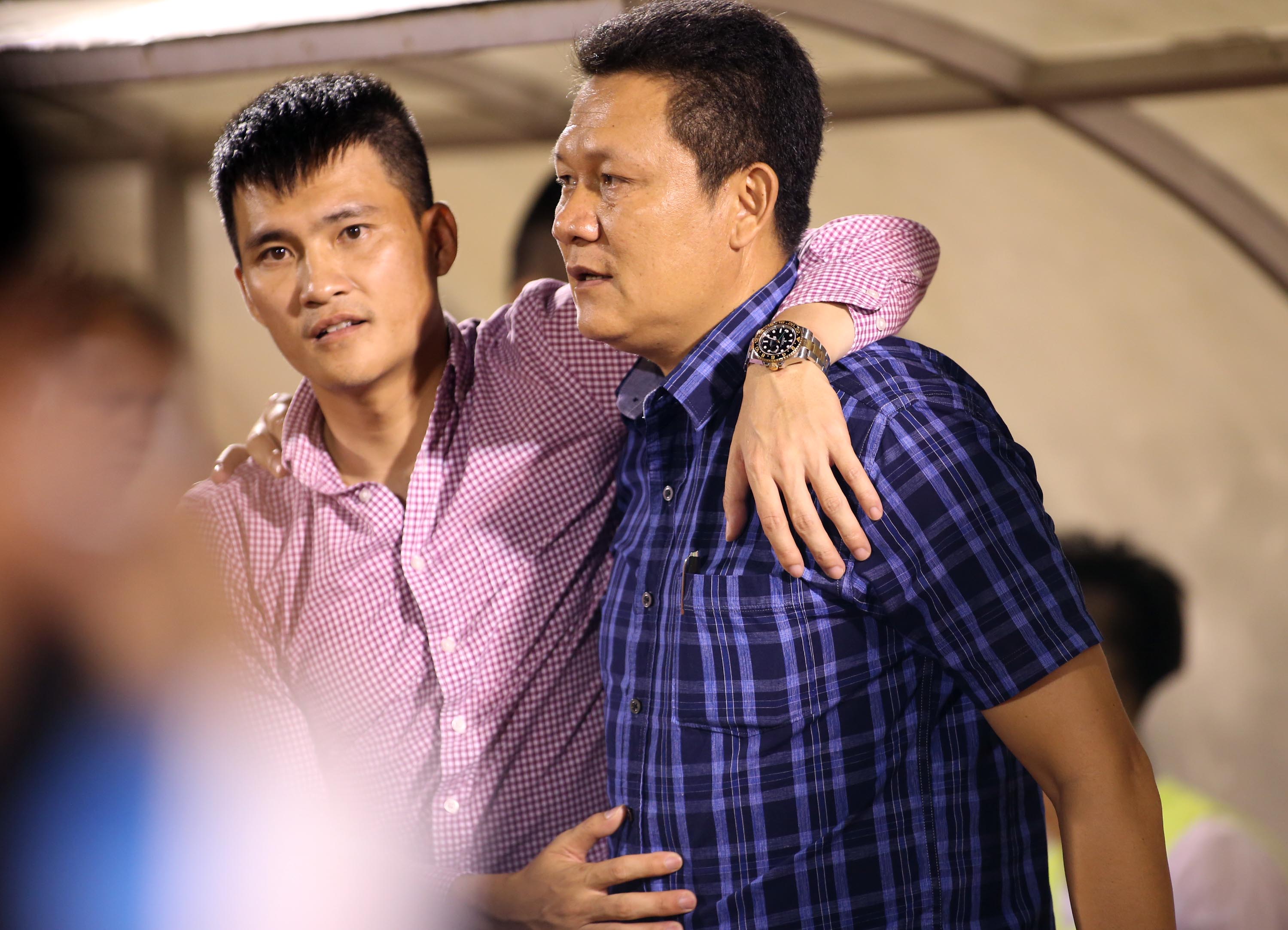 HAGL thay tướng đi, khán giả truyền hình hết kiên nhẫn rồi!