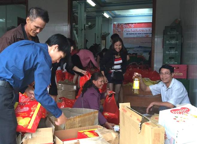 200 phần quà Tết đến với trường học vùng lũ
