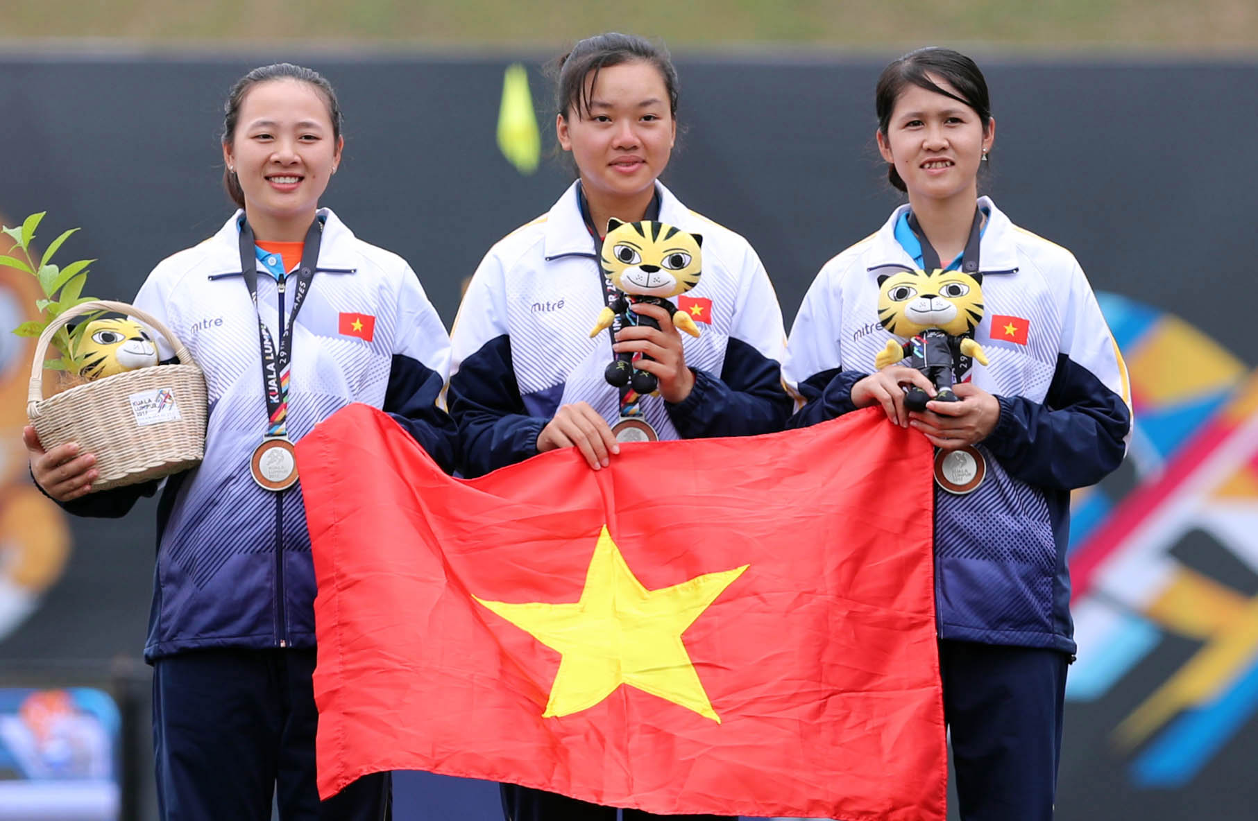 Lội dòng nước ngược bất thành, Việt Nam đoạt HCB bắn cung đồng đội nữ - Ảnh 4.