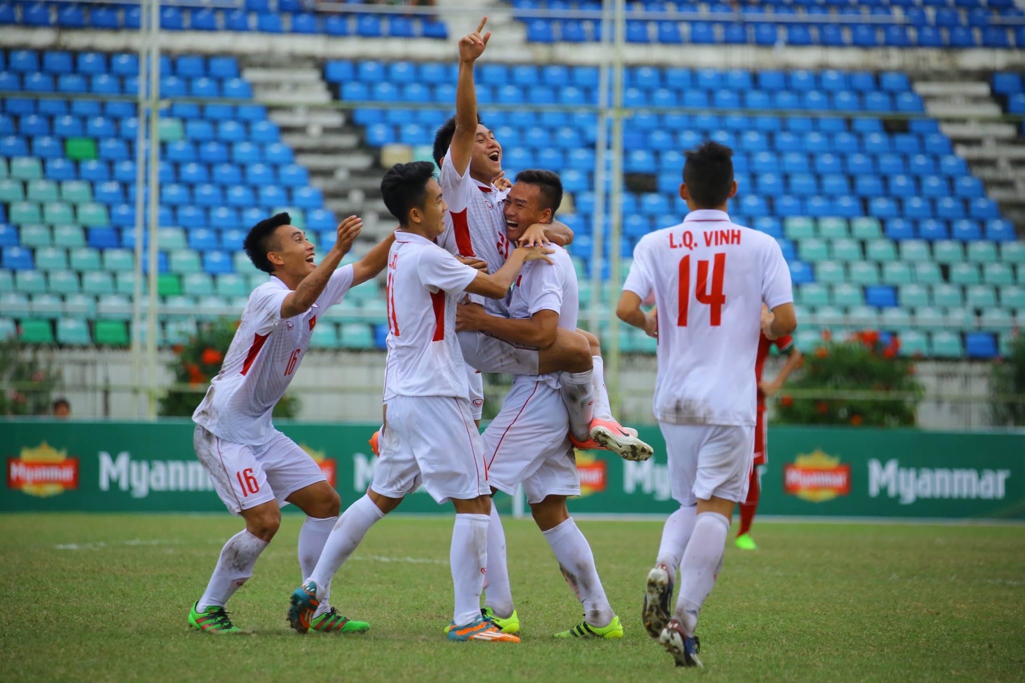 Thua ngược Myanmar 5 phút cuối, U18 Việt Nam bị loại cay đắng