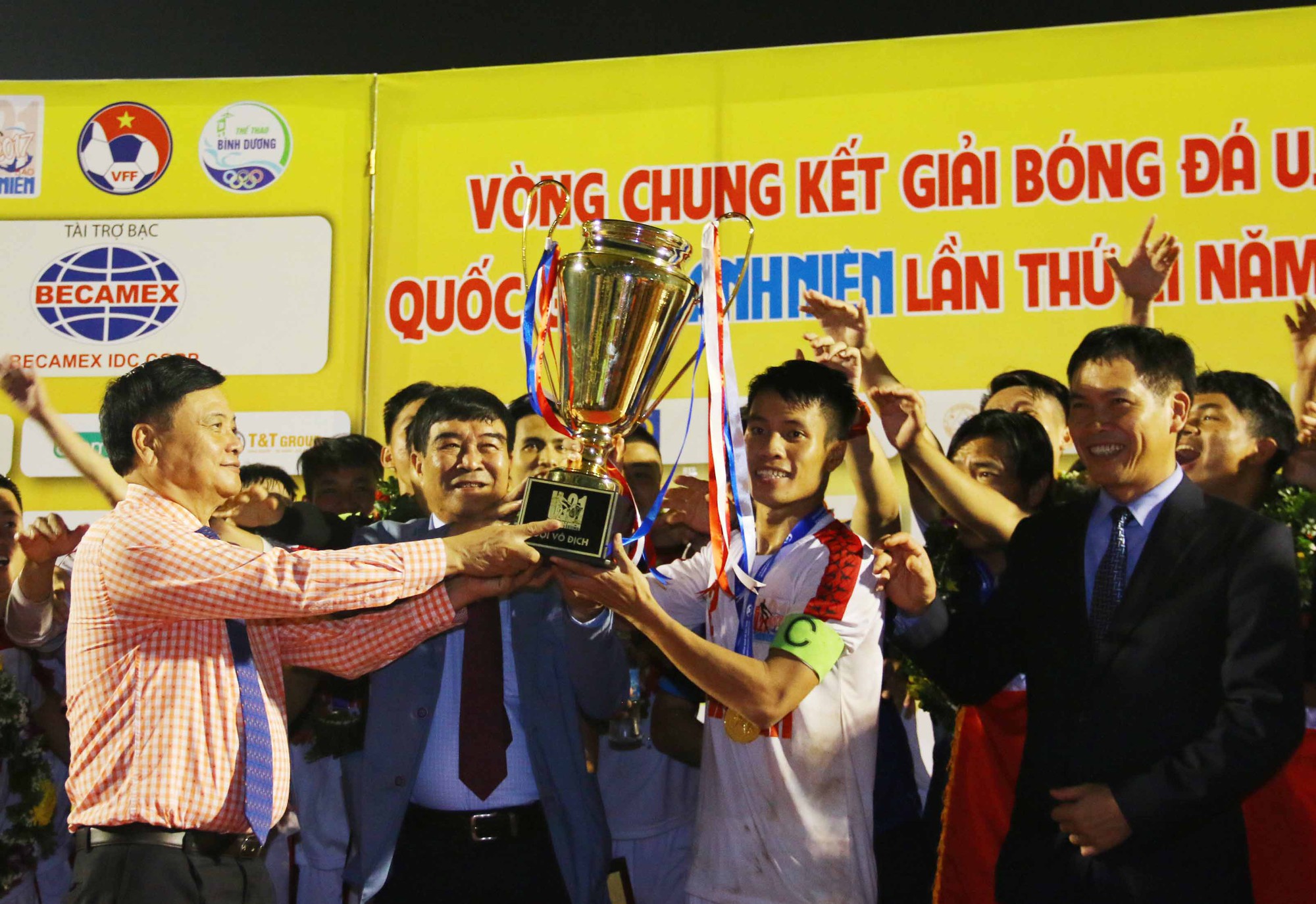 U21 HAGL vô địch, tiếc cho Văn Sơn