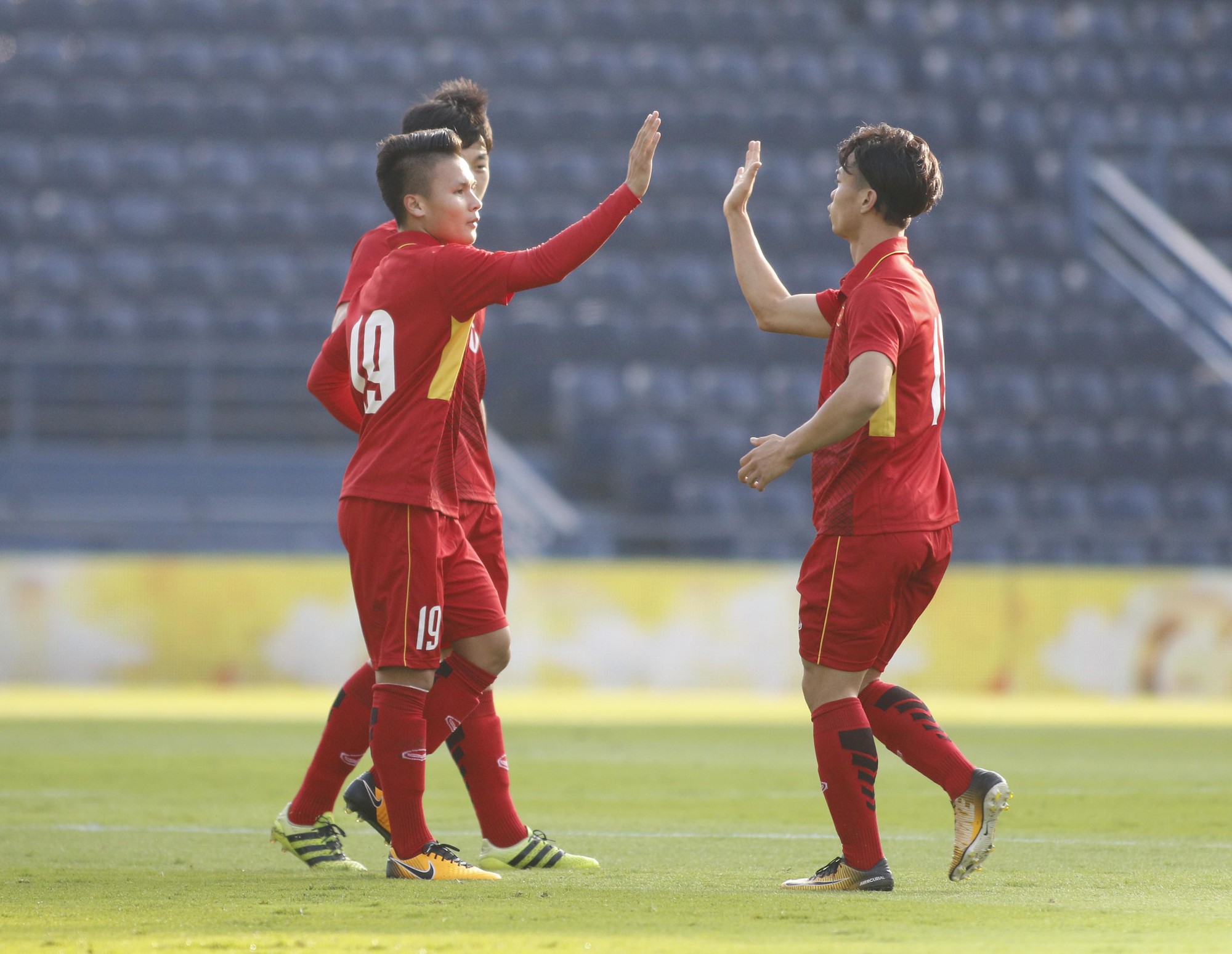 Công Phượng lập "cú đúp", U23 giành hạng ba trên tay Thái Lan