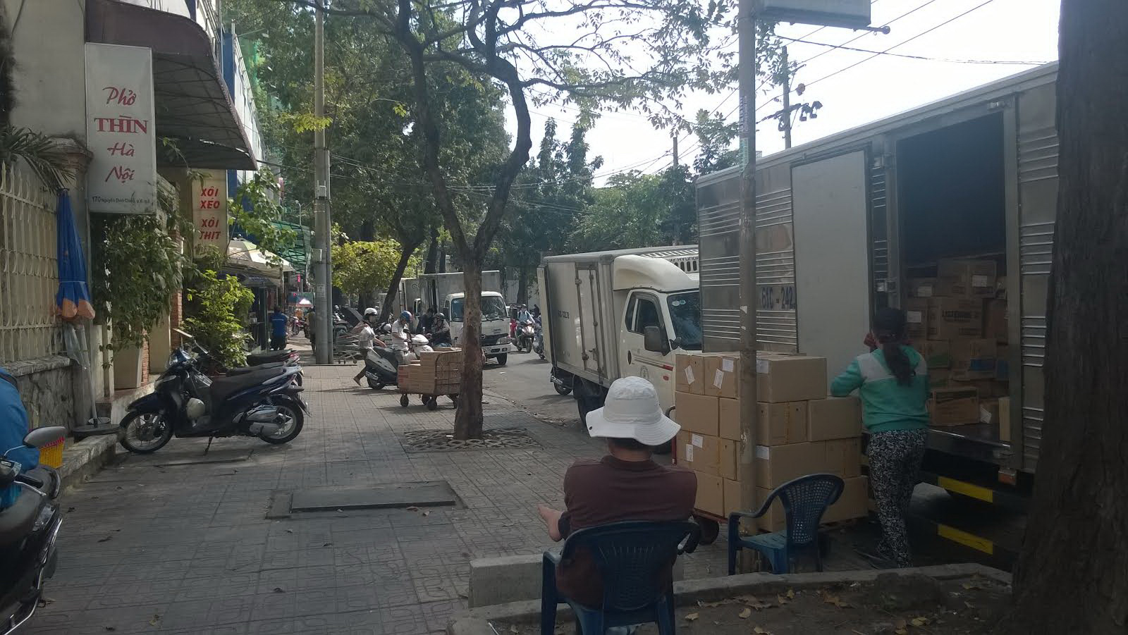 Đỗ ô tô cản trở giao thông
