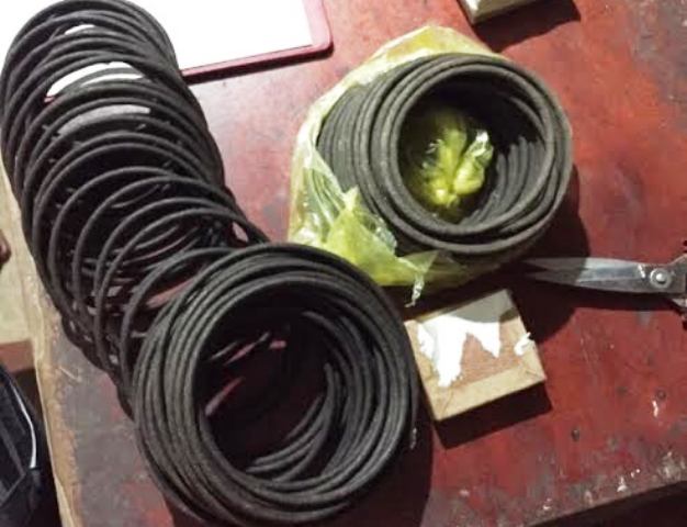 Số dây cháy chậm và 30 kíp nổ được phát hiện trên xe khách