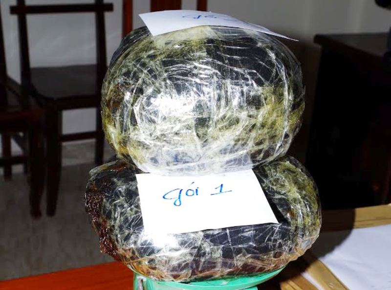 Bắt người Lào “ôm” 5 kg thuốc phiện vào Việt Nam