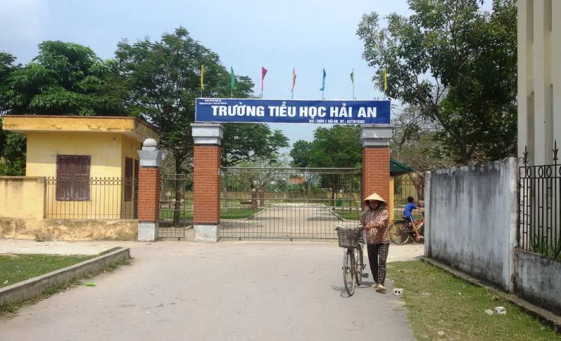 
Ng&ocirc;i trường nơi xảy ra sự việc
