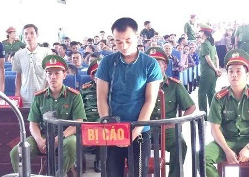 Bị đâm chết vì vô cớ gây sự tại tiệc tân gia