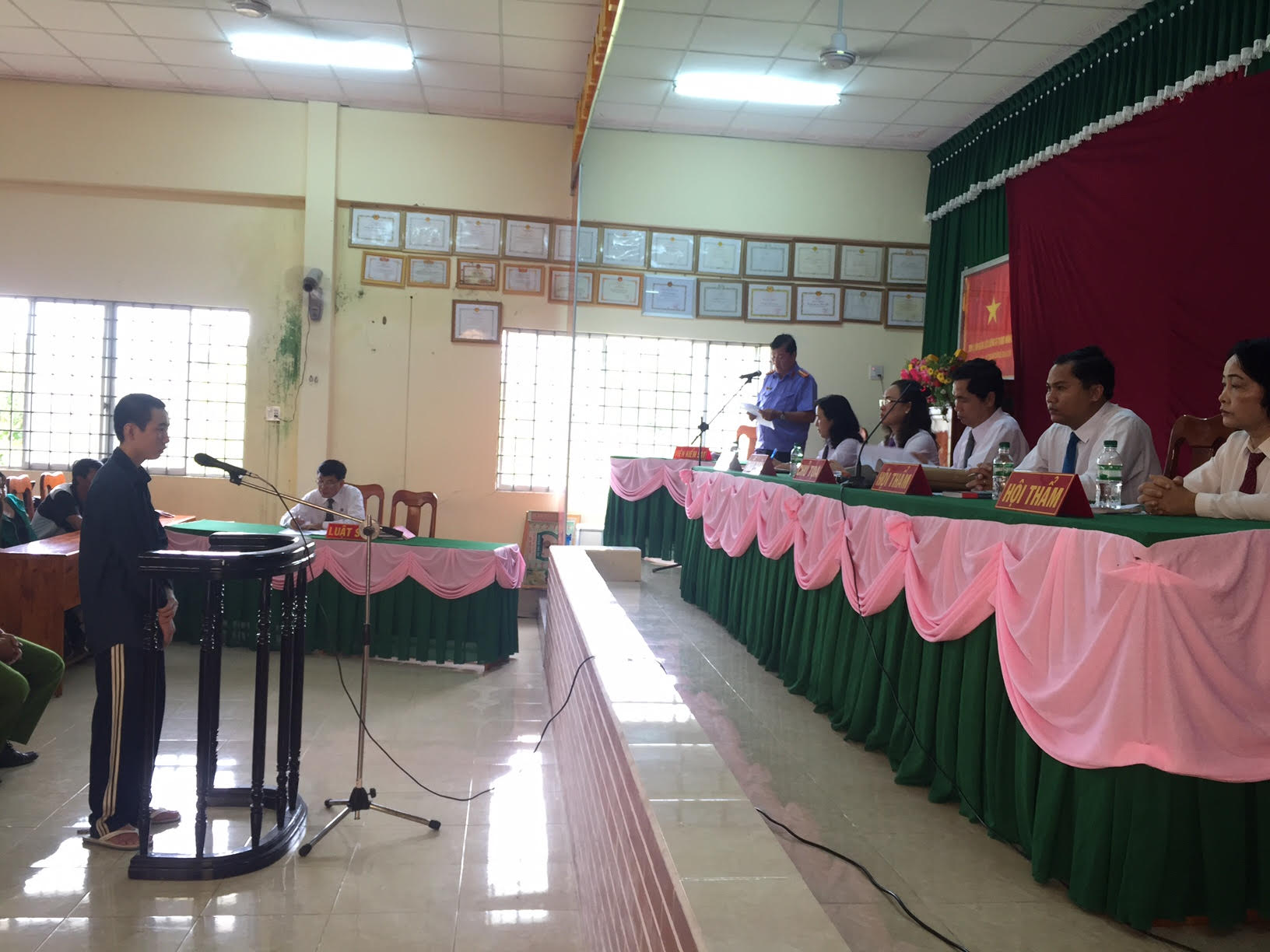 Xem phim đồi trụy, nam sinh giết, hiếp b&eacute; g&aacute;i lớp 4 - Ảnh 1.