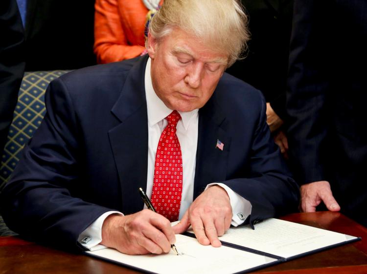 Chính quyền ông Trump có tiền hoạt động đến tháng 9