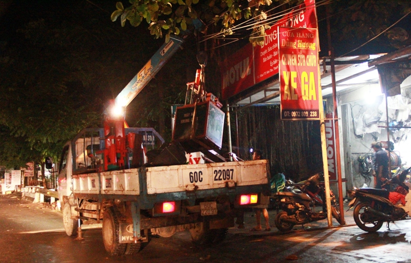 Lo sợ vỡ đ&ecirc;, người d&acirc;n Thạch Th&agrave;nh trắng đ&ecirc;m chạy lũ - Ảnh 9.