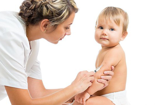 Hết vắc-xin dịch vụ, chích loại khác được không?