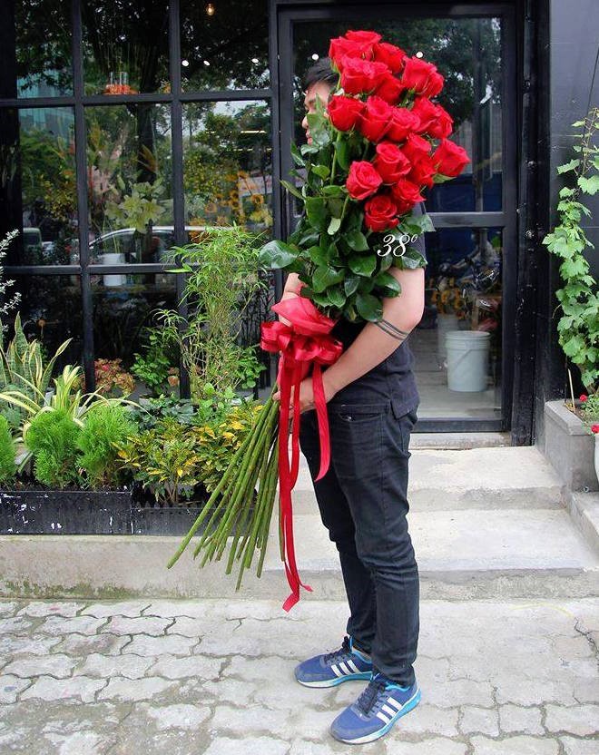 
Nhiều người mua hoa hồng Ecuador tặng bạn g&aacute;i dịp Valentine.
