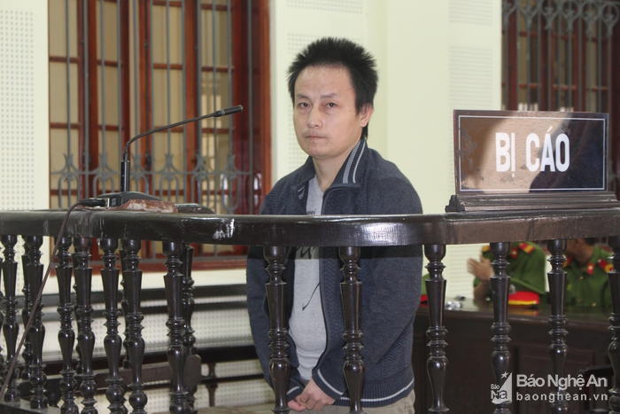 Sang Việt Nam làm răng giả, được... cơm tù