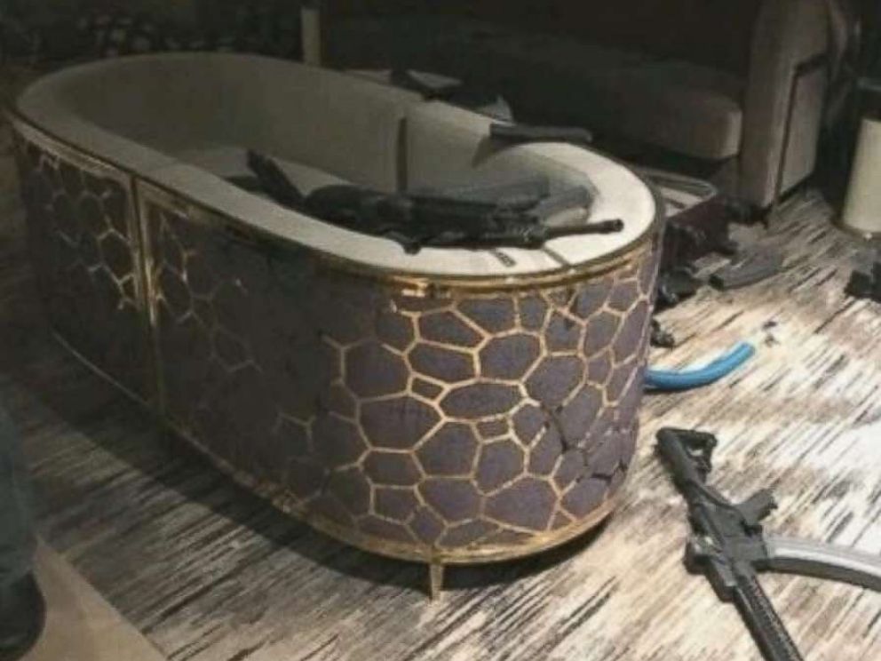 Vụ thảm sát Las Vegas: Tội ác nhen nhóm sau tấm biển "không làm phiền"
