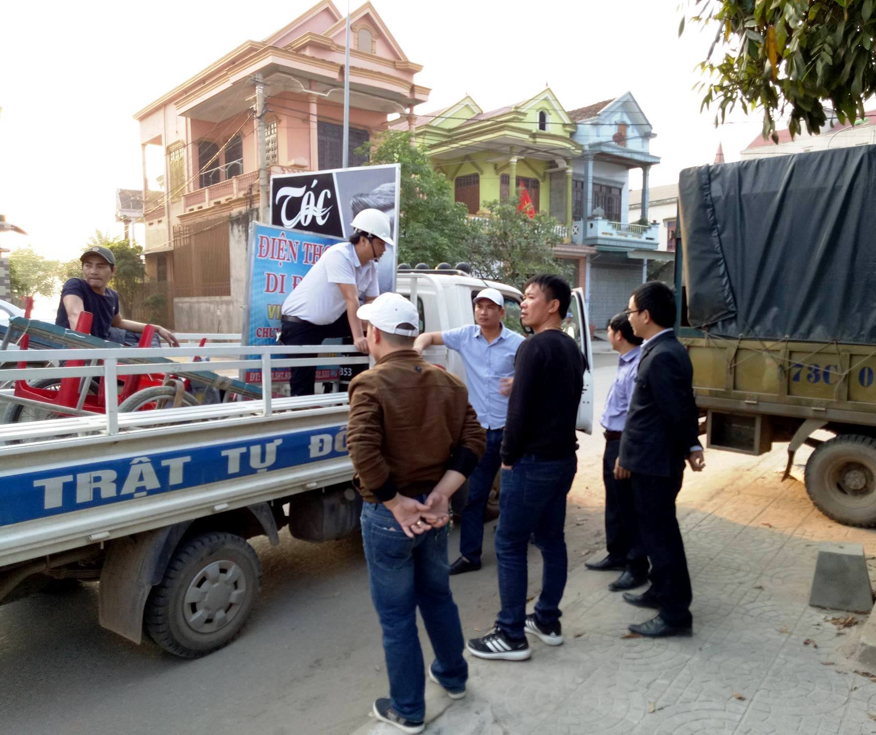 Trưởng phòng lên Facebook kêu gọi người dân trả vỉa hè
