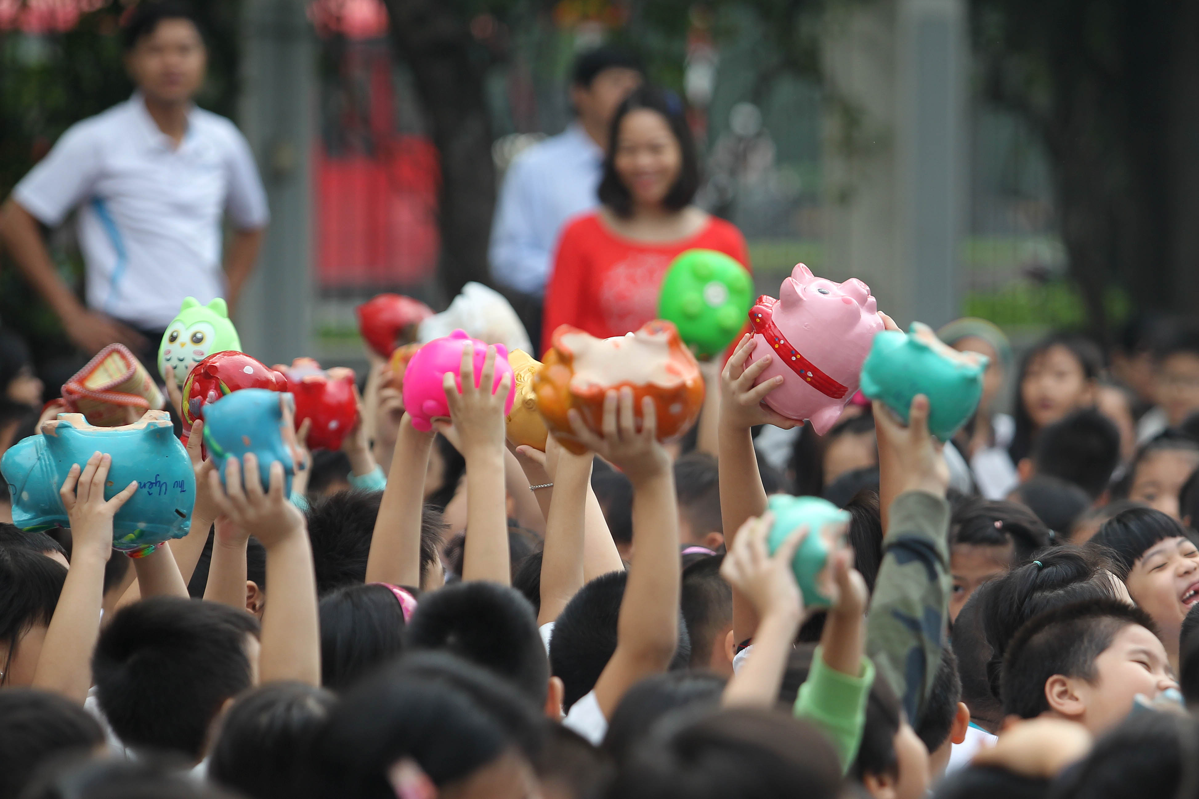 Trẻ học sẻ chia qua ngày hội thu heo đất