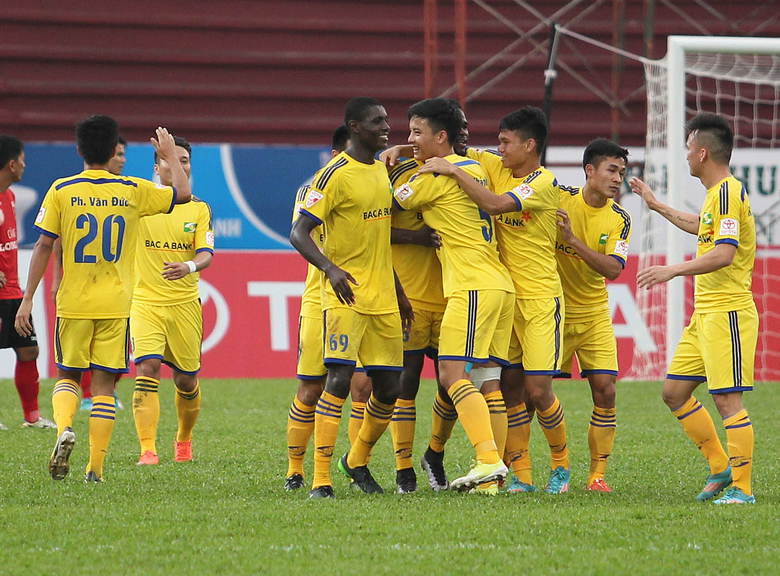 SLNA quật ngã đương kim vô địch Hà Nội FC