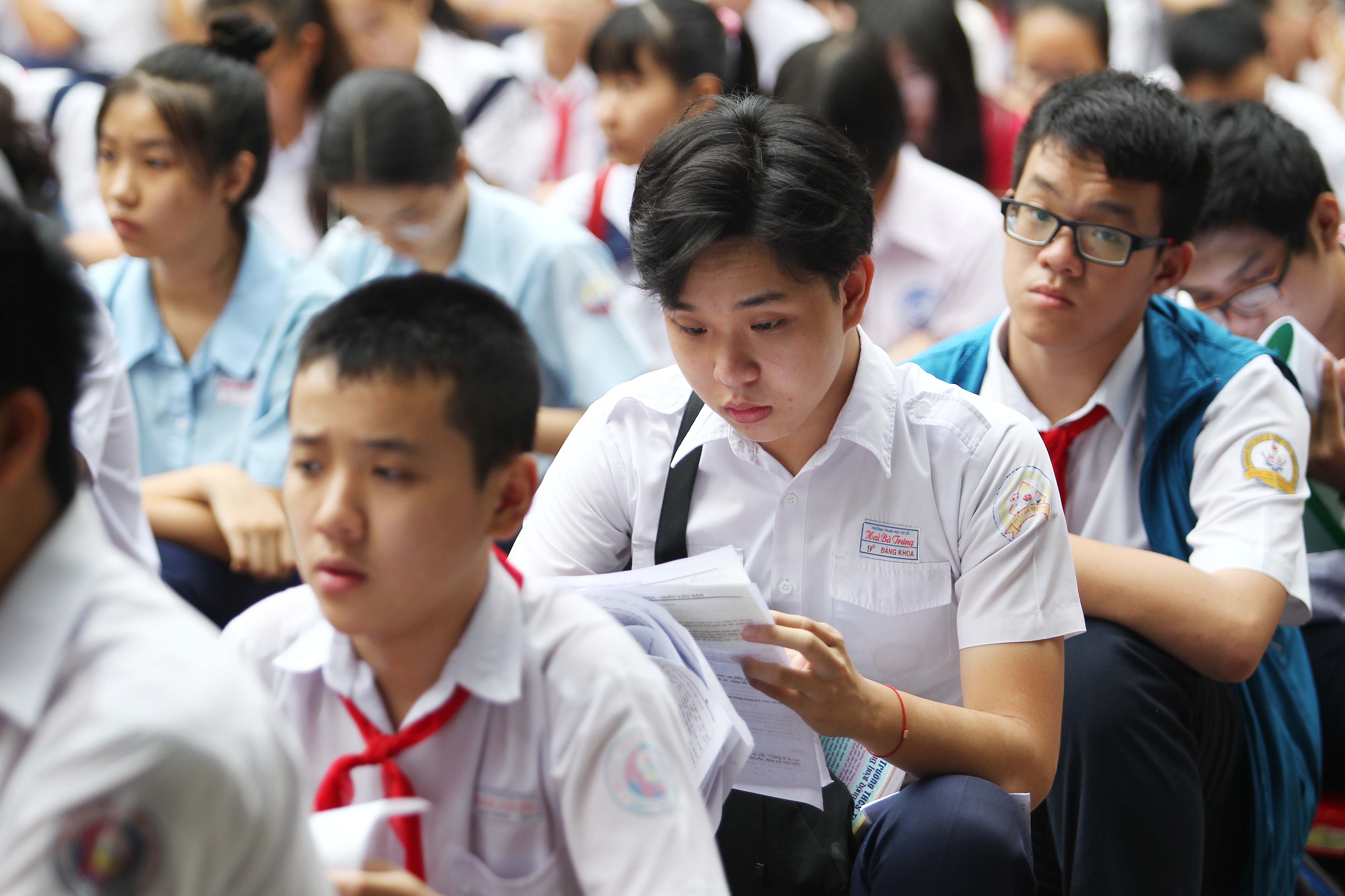 Chùm ảnh: Nét căng thẳng, âu lo ngày đầu thi lớp 10 - Ảnh 3.