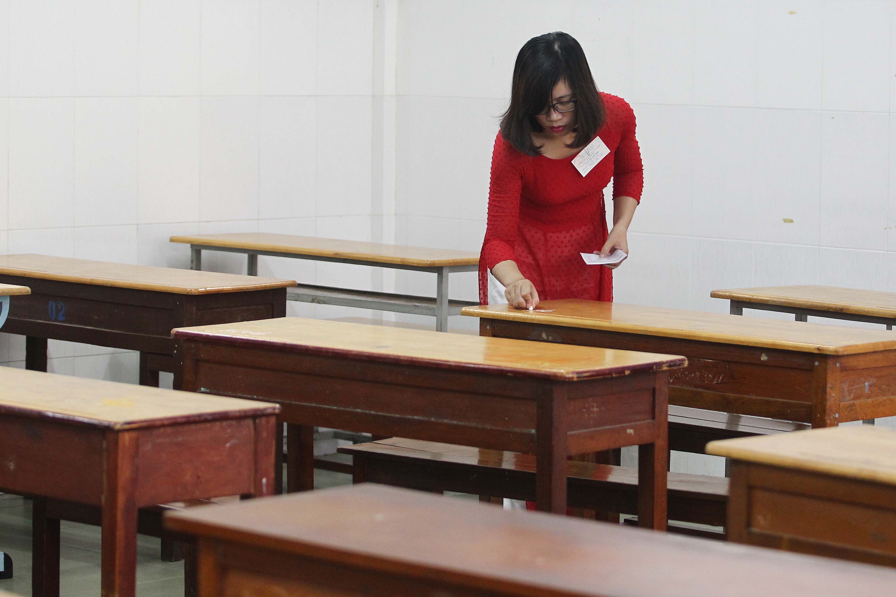 Chùm ảnh: Nét căng thẳng, âu lo ngày đầu thi lớp 10 - Ảnh 12.