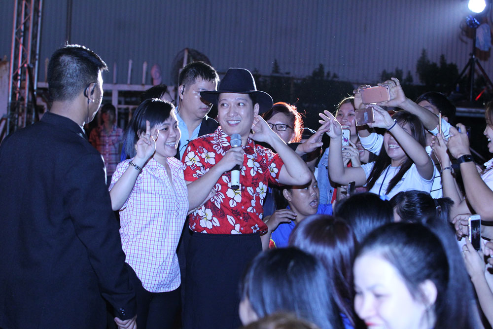 Trường Giang "đốt cháy" sân khấu Gala Mai Vàng