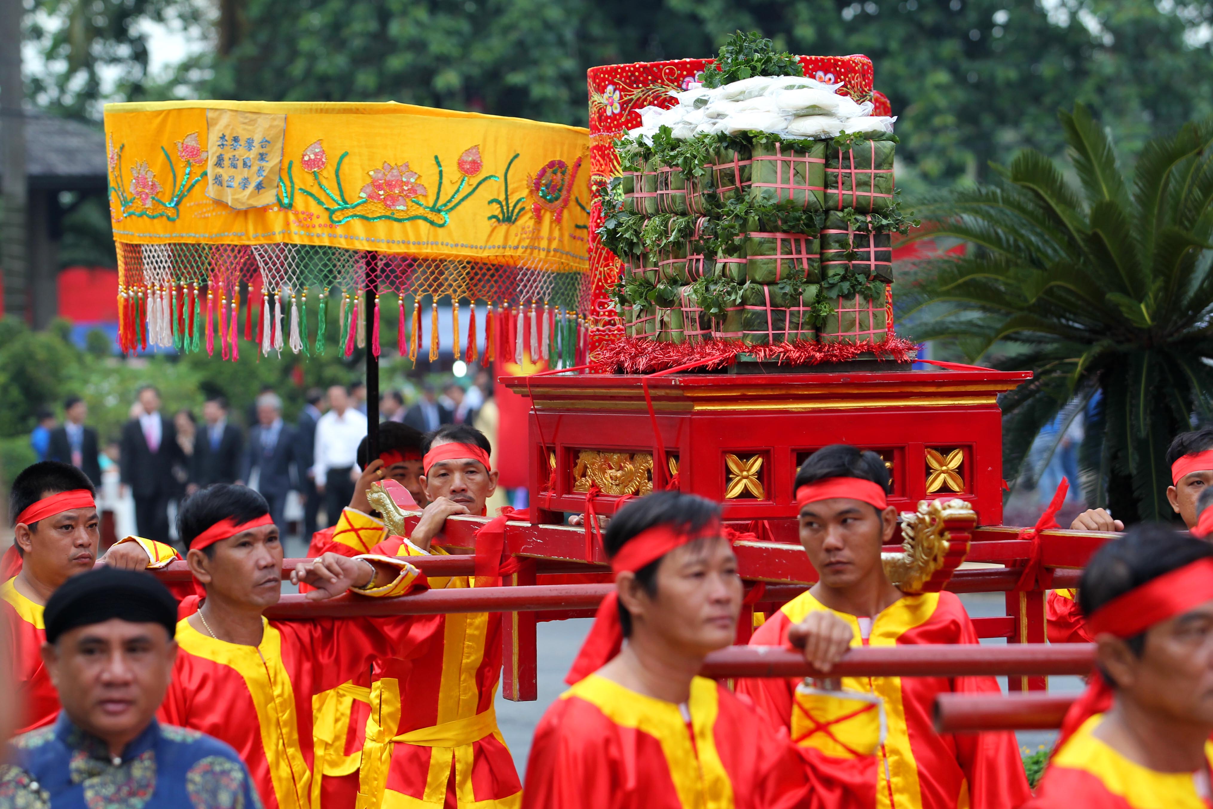 Đoàn kiệu rước lễ vật