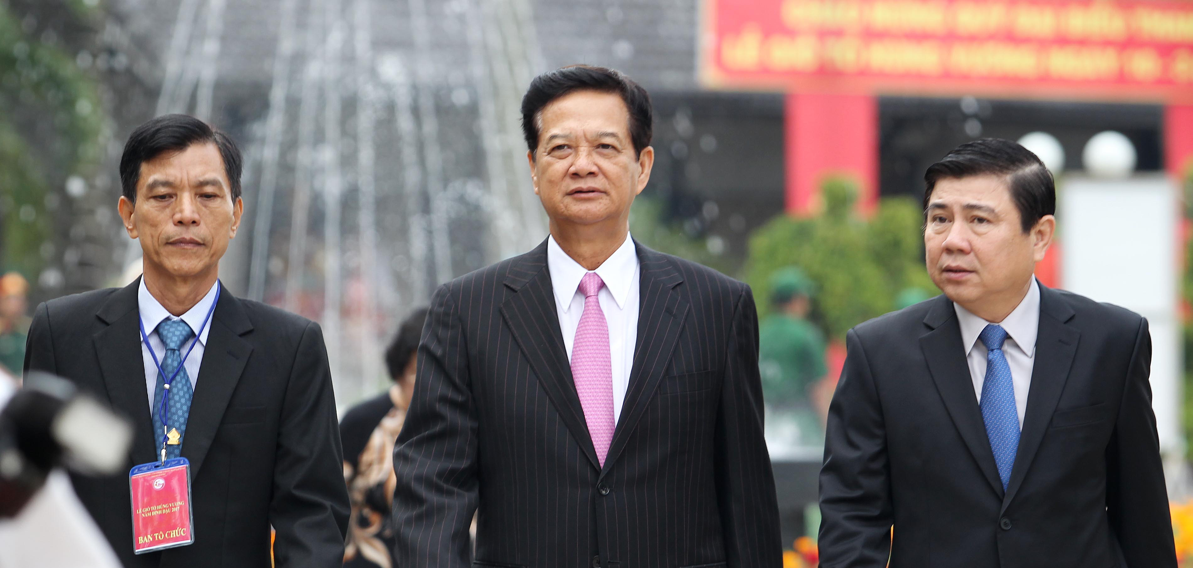 Nguyên Thủ tướng Nguyễn Tấn Dũng dâng hương các vua Hùng