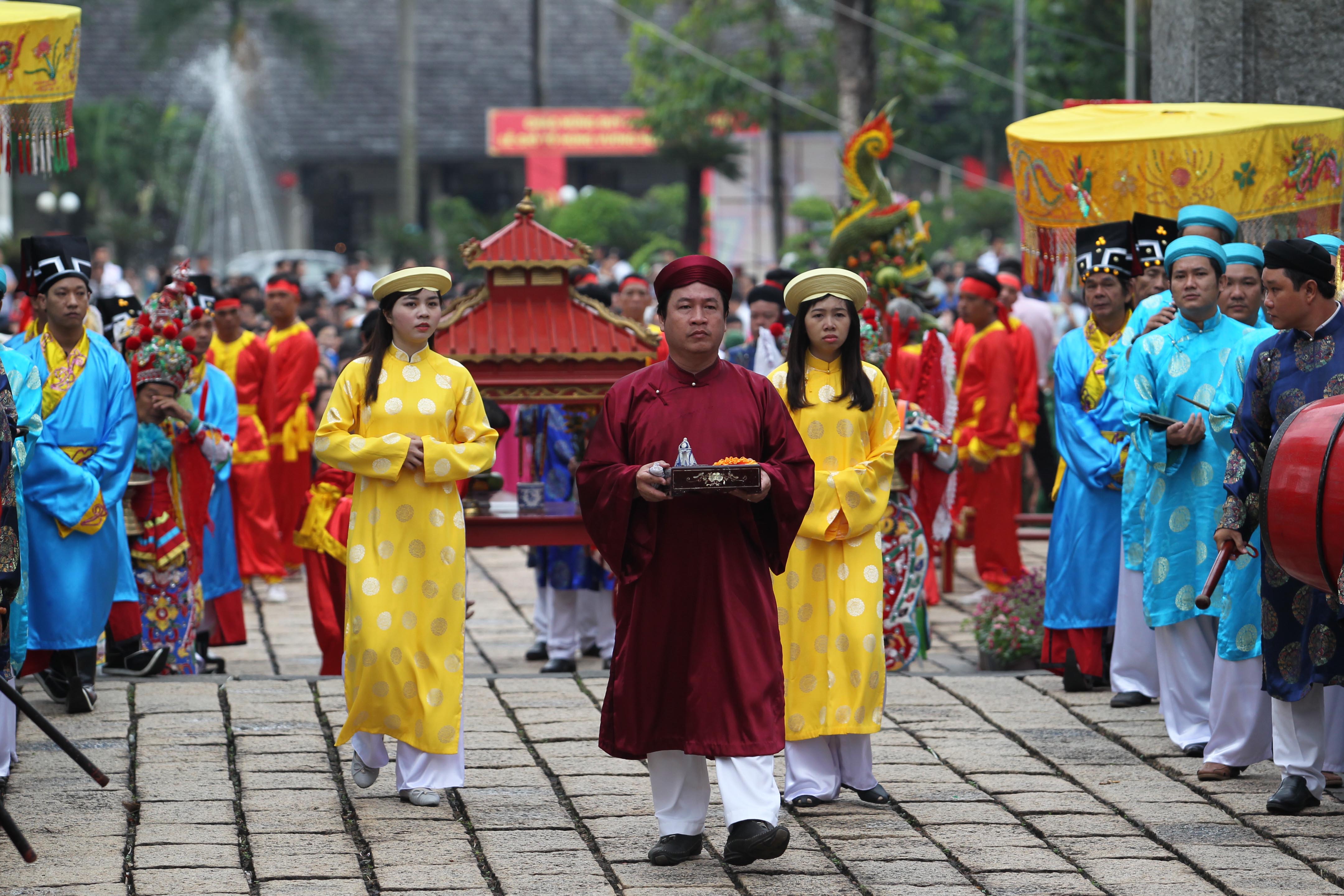 Nghi lễ rước kiệu tại đền thờ Hùng Vương ở Công viên Lịch sử văn hóa dân tộc