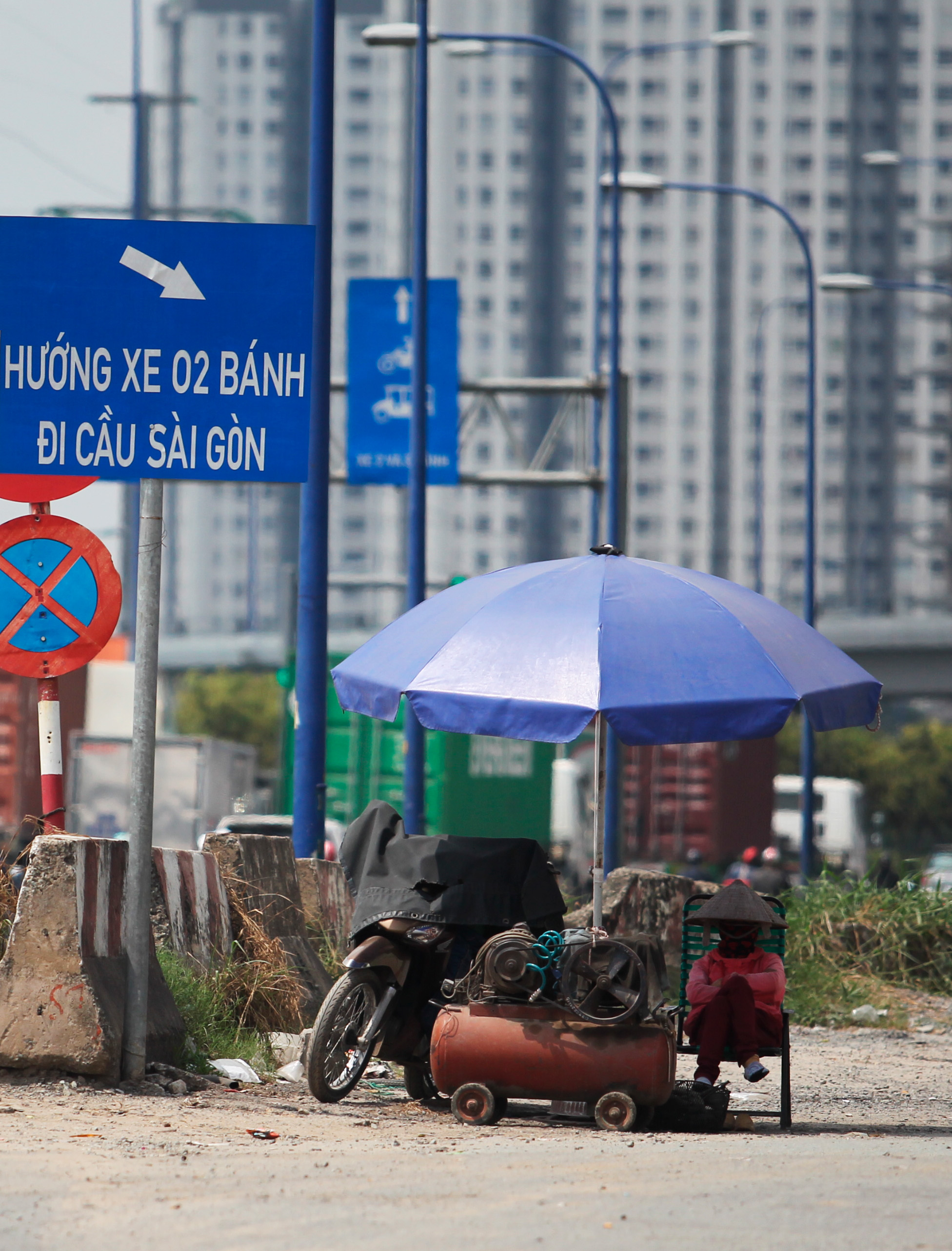Những giấc mơ trưa nặng g&aacute;nh cơm &aacute;o, gạo tiền - Ảnh 4.