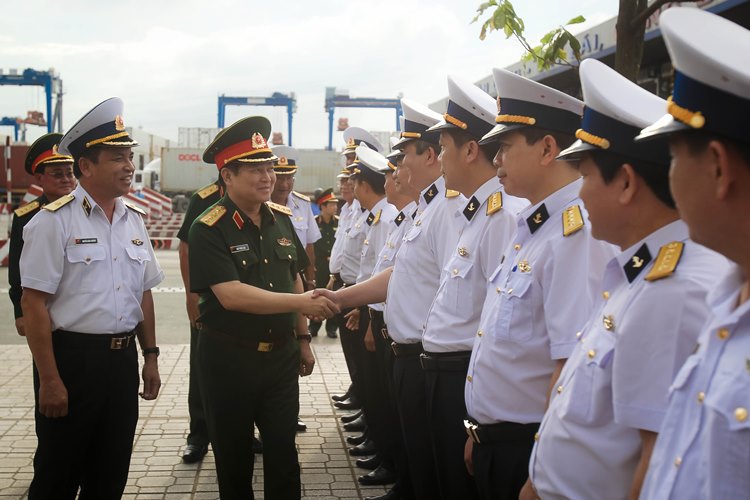 Gặp Bộ trưởng Bộ Quốc ph&ograve;ng: T&acirc;n cảng xin giữ 3 c&ocirc;ng ty  - Ảnh 1.