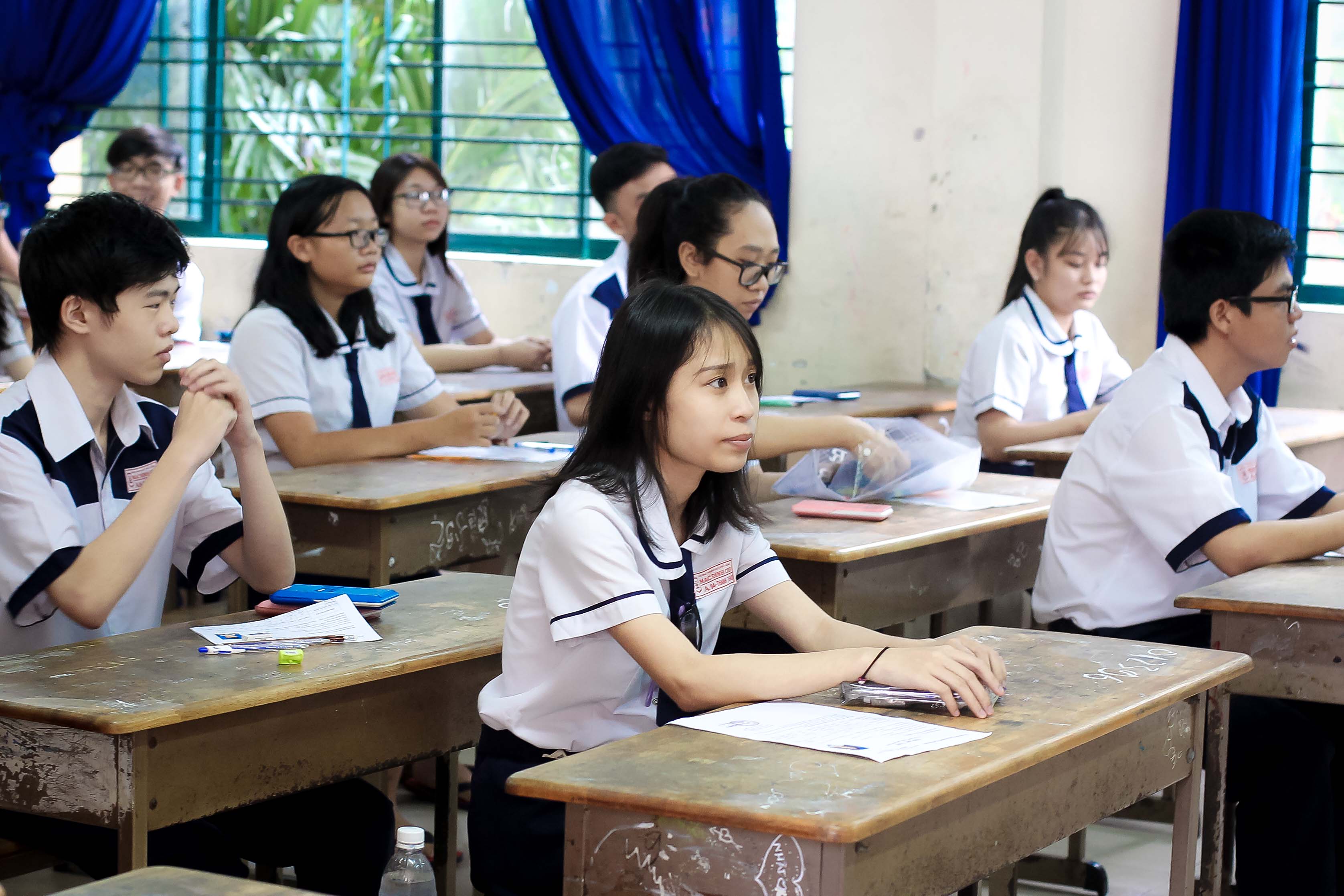 Đề tổ hợp quá dài, thí sinh đánh lụi - Ảnh 11.
