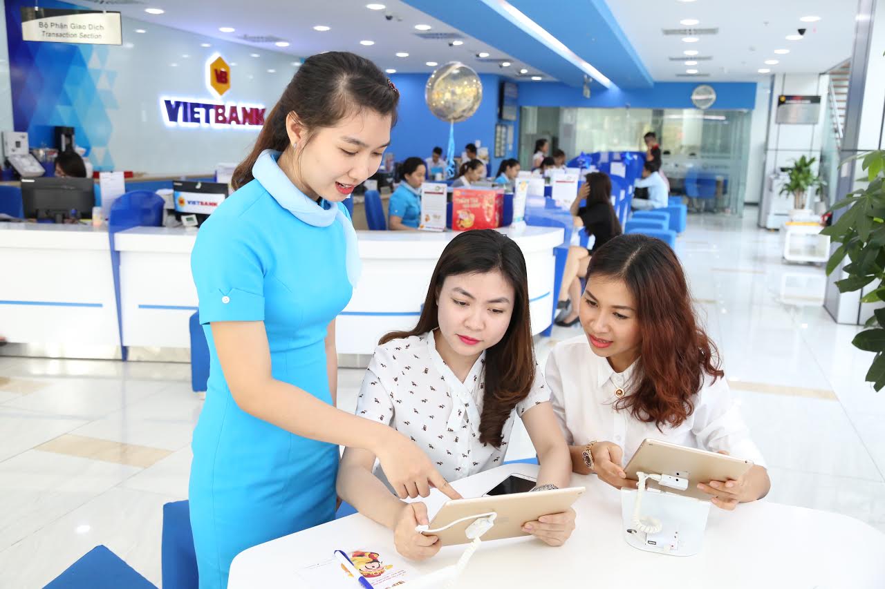 Lãi suất huy động lại vượt 8%/năm